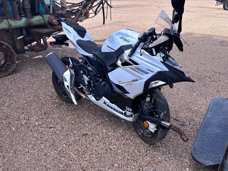 #36629-•-2023-kawasaki-ninja-|-for-parts/repairs-image-2