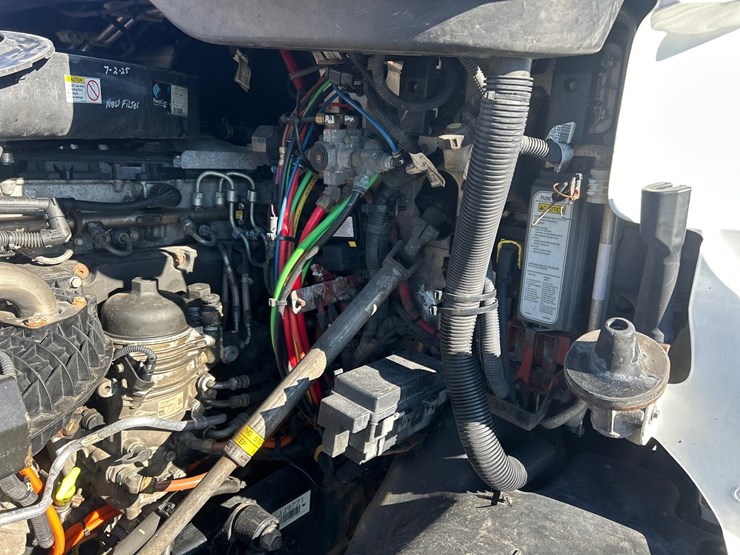 2017-freightliner-cascadia-125-image-70