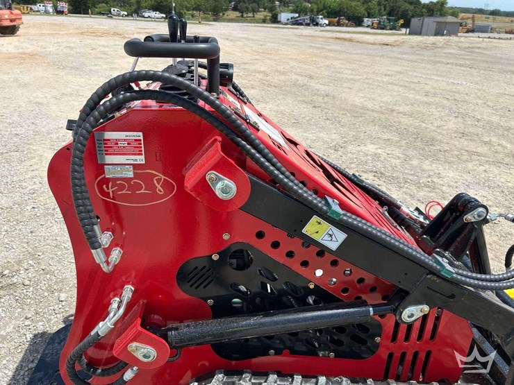 mini-skid-steer-loader-image-13