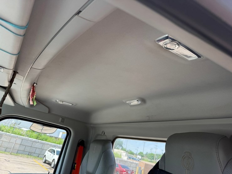 2018-kenworth-t880-image-38