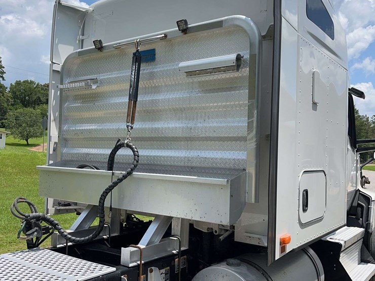 2022-kenworth-t680-image-7