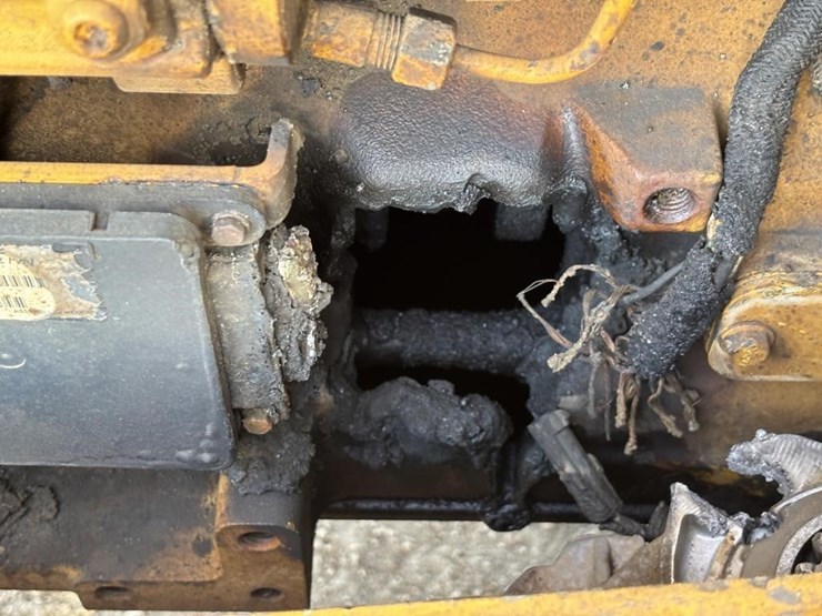 2001-deere-310g-image-30