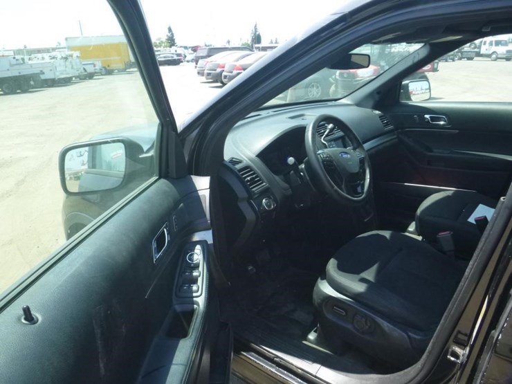 2017-ford-explorer-image-5
