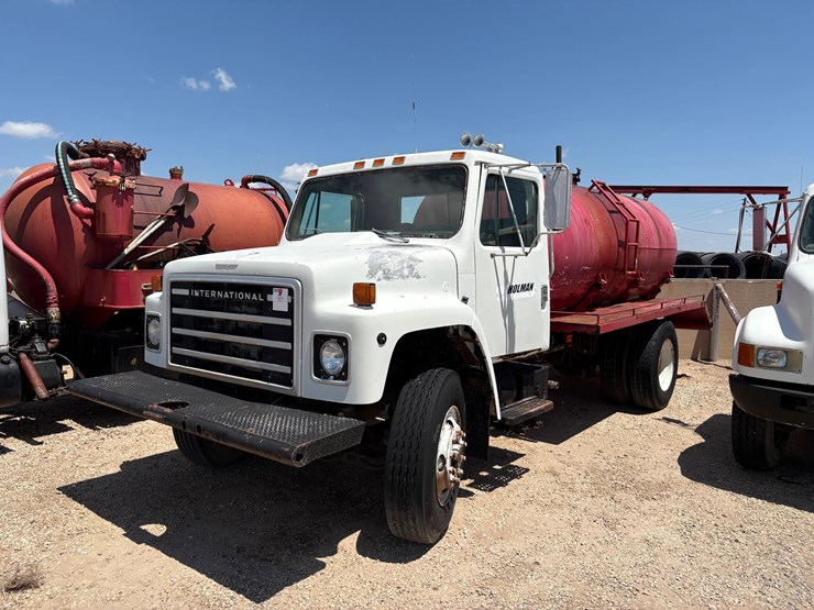 1984-international-1954-s/a-daycab-vacuum-truck-image-1