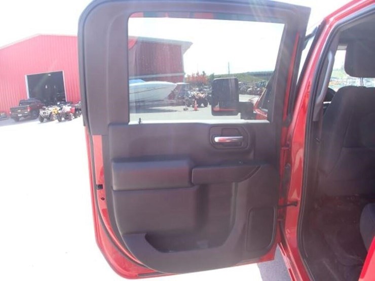 2023-chevrolet-silverado-2500-image-25