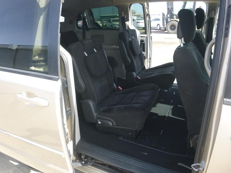 2014-dodge-grand-caravan-image-8