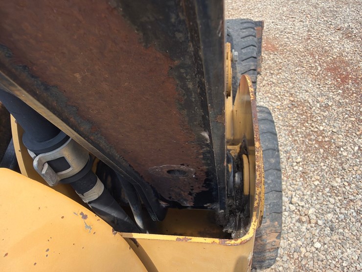 caterpillar-242b-image-28