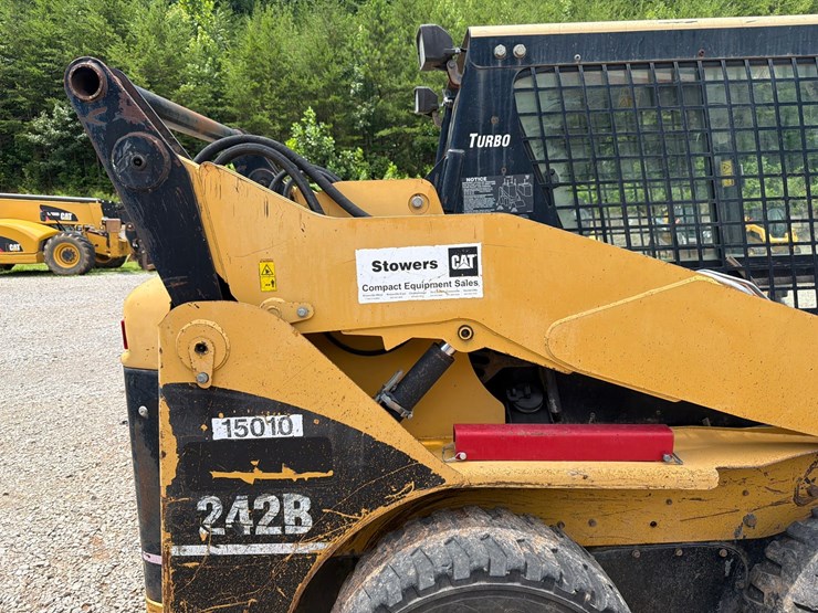 caterpillar-242b-image-29