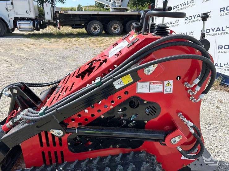 mini-skid-steer-loader-image-12