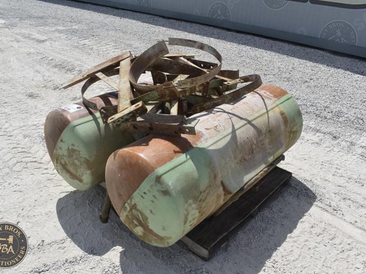 poly-tanks-with-mounts-46165-image-3