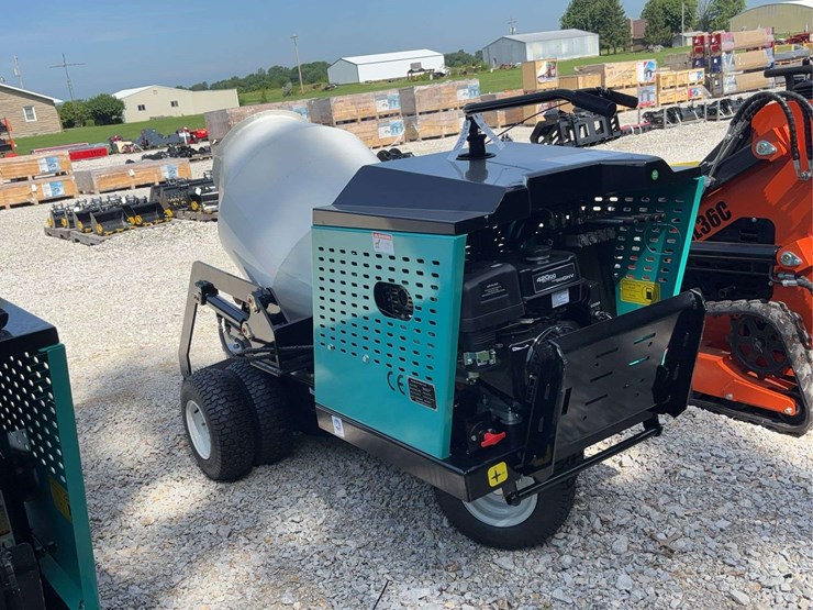 mt800-wheeled-mini-mixer-truck-with-13.5hp-gasoline-engine-image-5