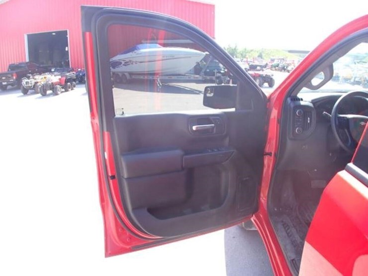 2024-chevrolet-silverado-1500-image-13