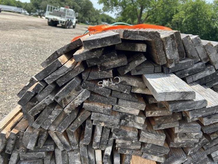 #150-•-lumber---weathered-1x4-lumber-up-to-14'-image-3
