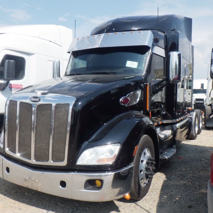 2017 PETERBILT 579
