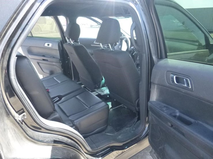 2016-ford-explorer-image-8