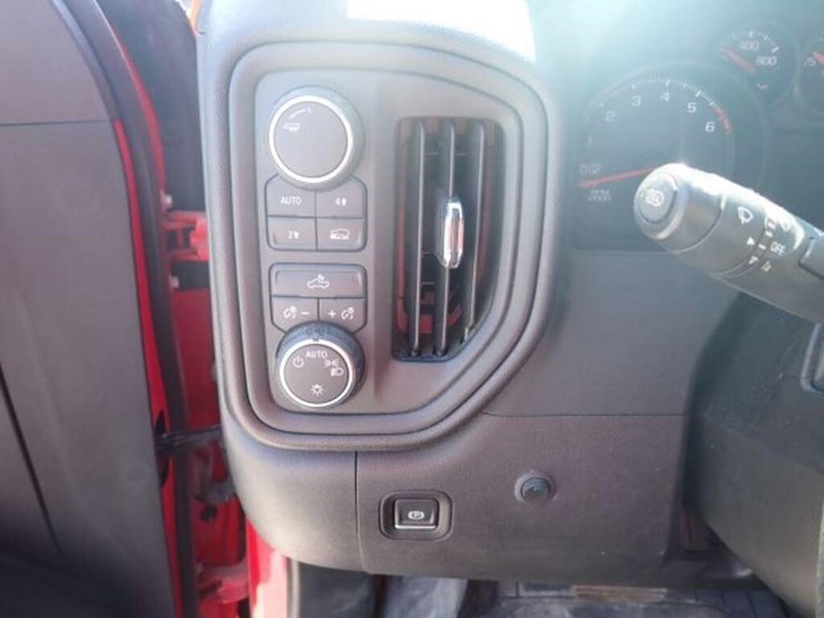 2024-chevrolet-silverado-1500-image-16