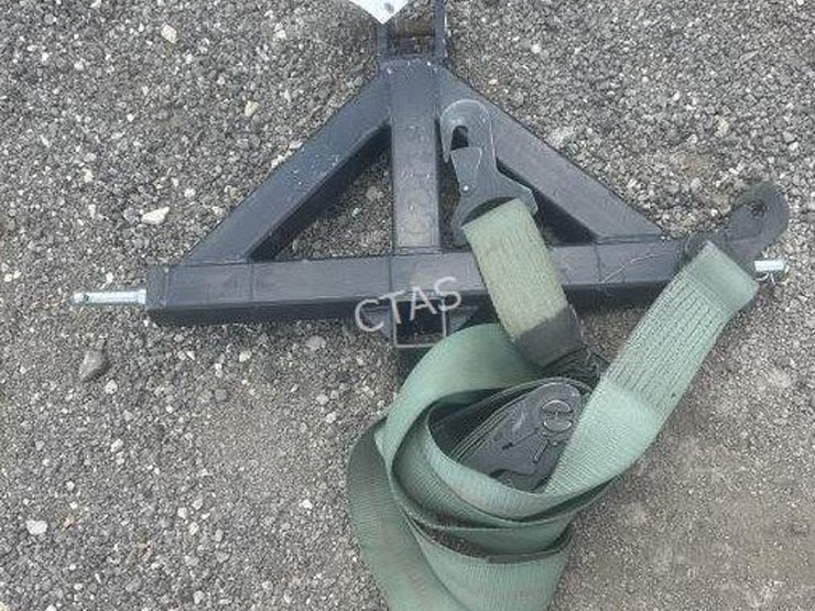 #236-•-3-pt-trailer-hitch-adapter-w/-ratchet-strap-image-3