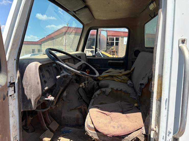 1987-international-1954-s/a-daycab-vacuum-truck-image-5