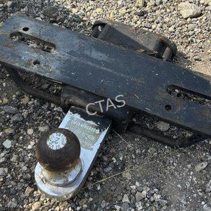 #124 • Ball Mount Trailer Hitch w/ 2" Ball