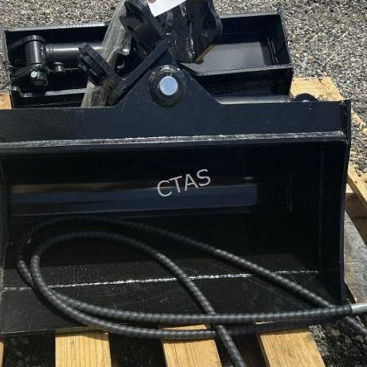 #43 • 24" Mini Excavator Hydraulic Tilting Bucket