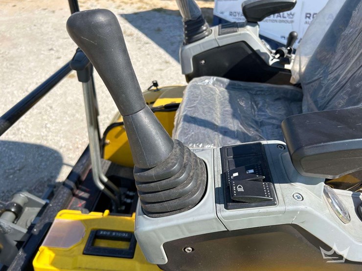 yanmar-enging-excavator-image-12