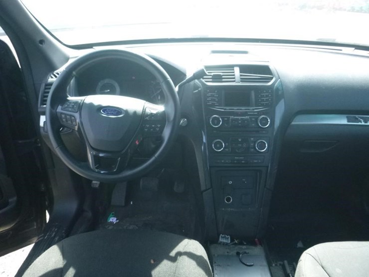 2018-ford-explorer-image-9