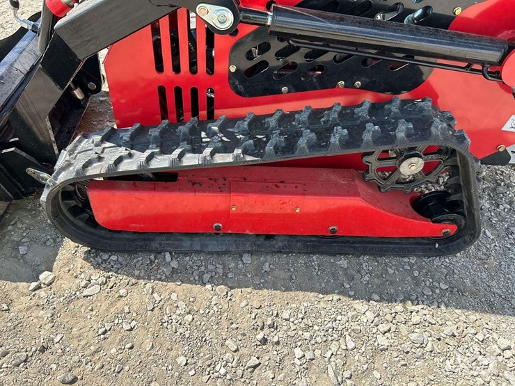 mini-skid-steer-loader-image-15