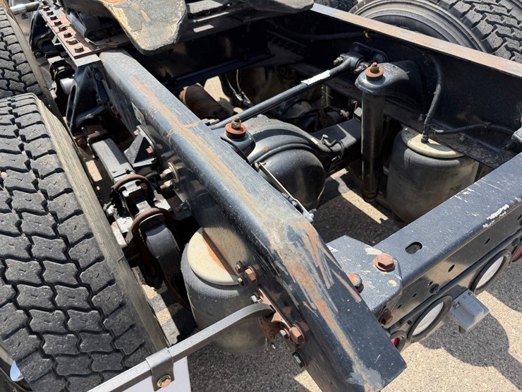 2018-kenworth-t880-image-16