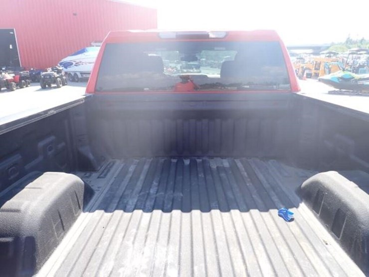 2024-chevrolet-silverado-1500-image-32