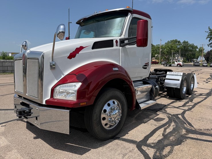 2018-kenworth-t880-image-1