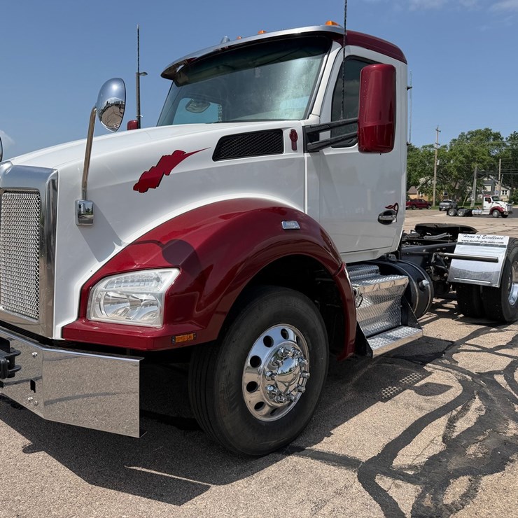 2018 KENWORTH T880