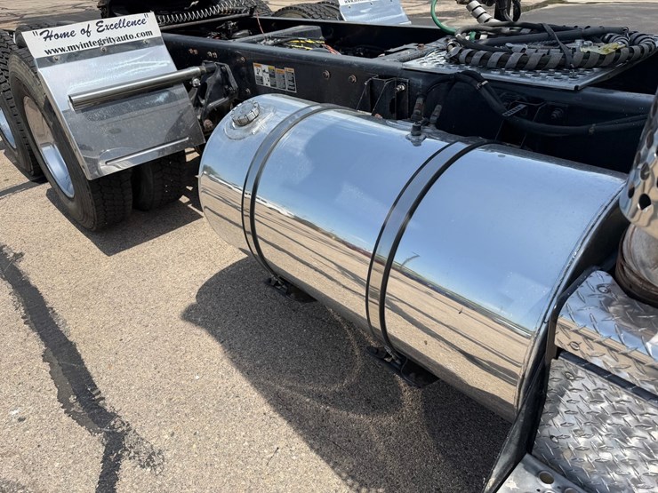 2018-kenworth-t880-image-22