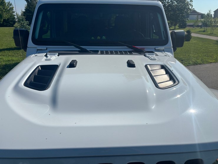 #2170-•-2023-jeep-gladiator-pickup-image-27