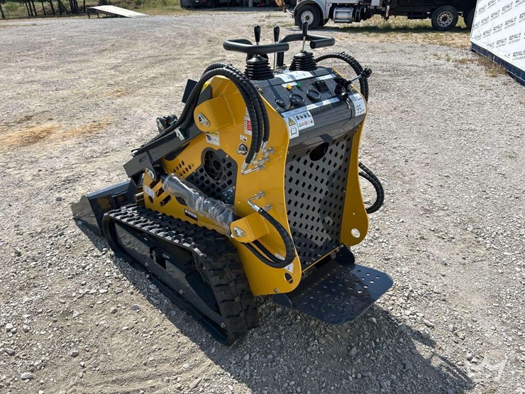 mini-skid-steer-loader-image-2