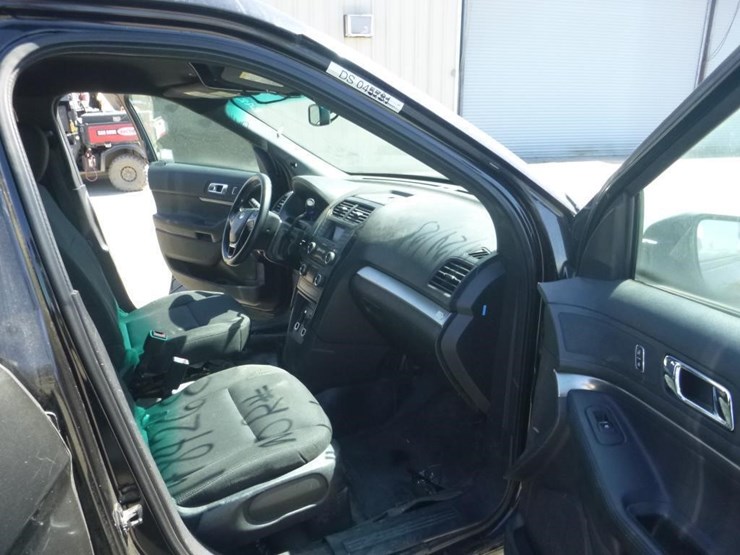 2016-ford-explorer-image-6