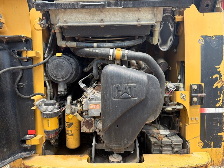 caterpillar-242b-image-43