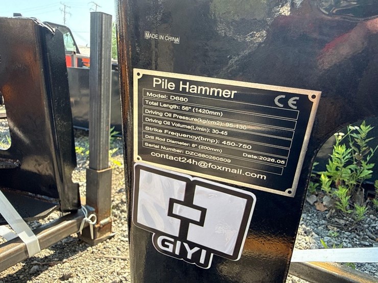 new-giyi-co-hydraulic-skidloader-pile-hammer-attachment-model-gy-d680-image-4