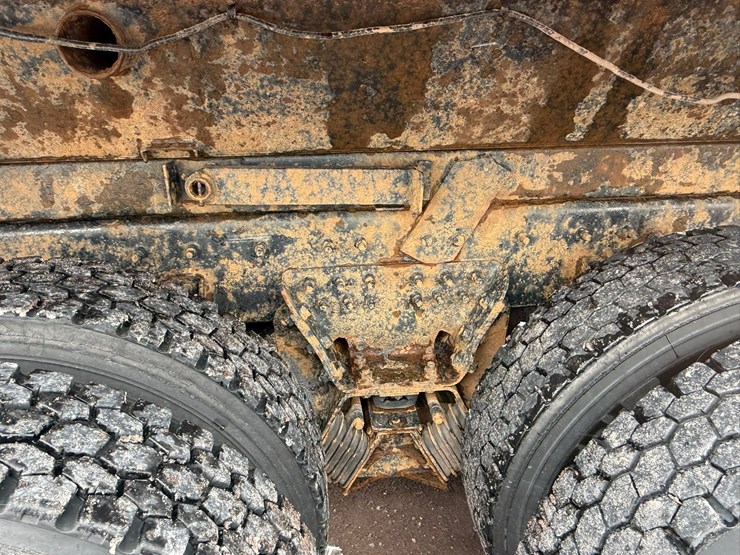 #1422-•-2006-international-7600sfa-tri-axle-dump-truck-image-54