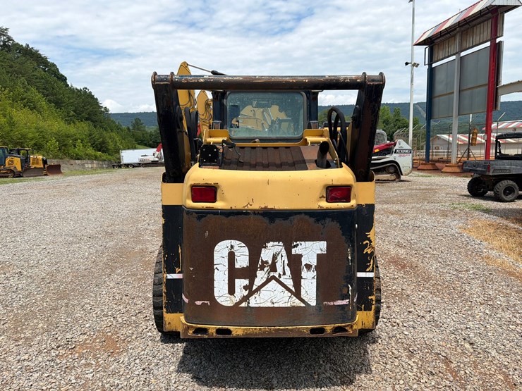 caterpillar-242b-image-4