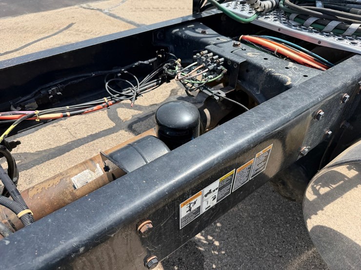 2018-kenworth-t880-image-26