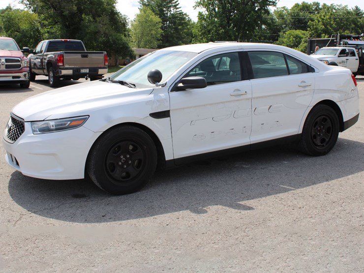 2018-ford-taurus-image-1