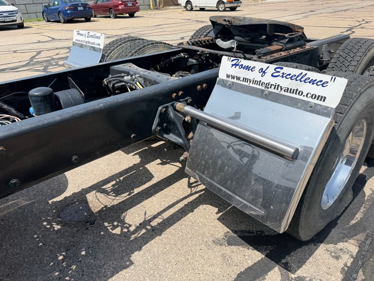 2018-kenworth-t880-image-14