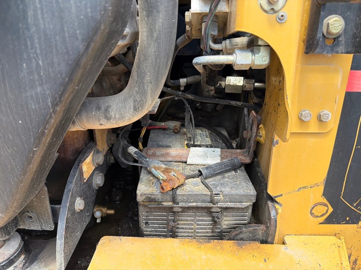 caterpillar-242b-image-44