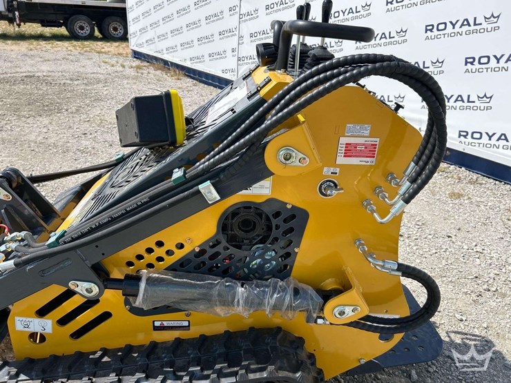 mini-skid-steer-loader-image-12