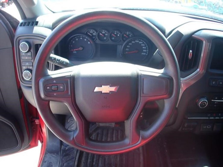 2023-chevrolet-silverado-2500-image-16