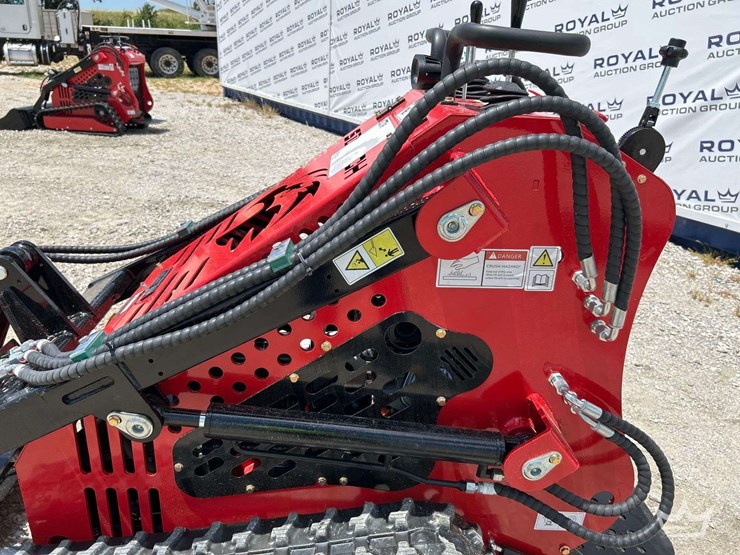 mini-skid-steer-loader-image-12
