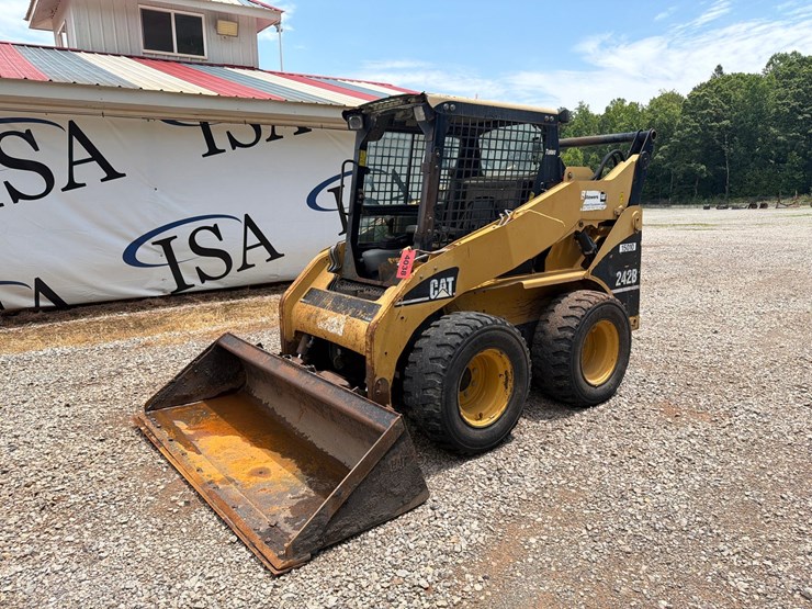 caterpillar-242b-image-1