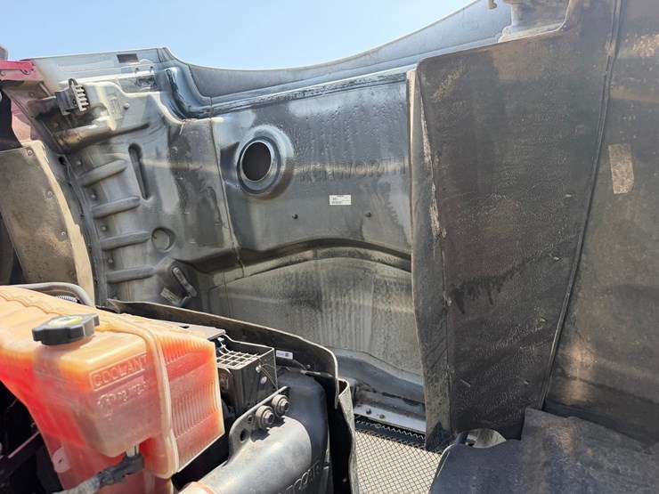 2018-kenworth-t880-image-59