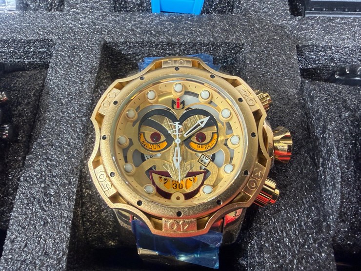 #84579-•-box-of-invicta-watches-image-5