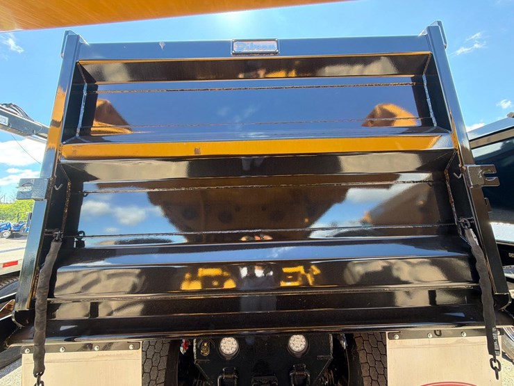 2026-peterbilt-567-image-5